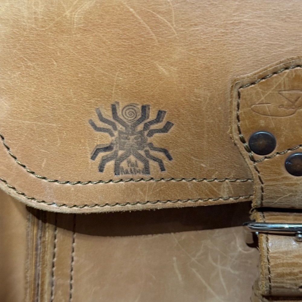Vintage Saddleback Leather “The Tank” Backpack — Original Model - Picture 7 of 9